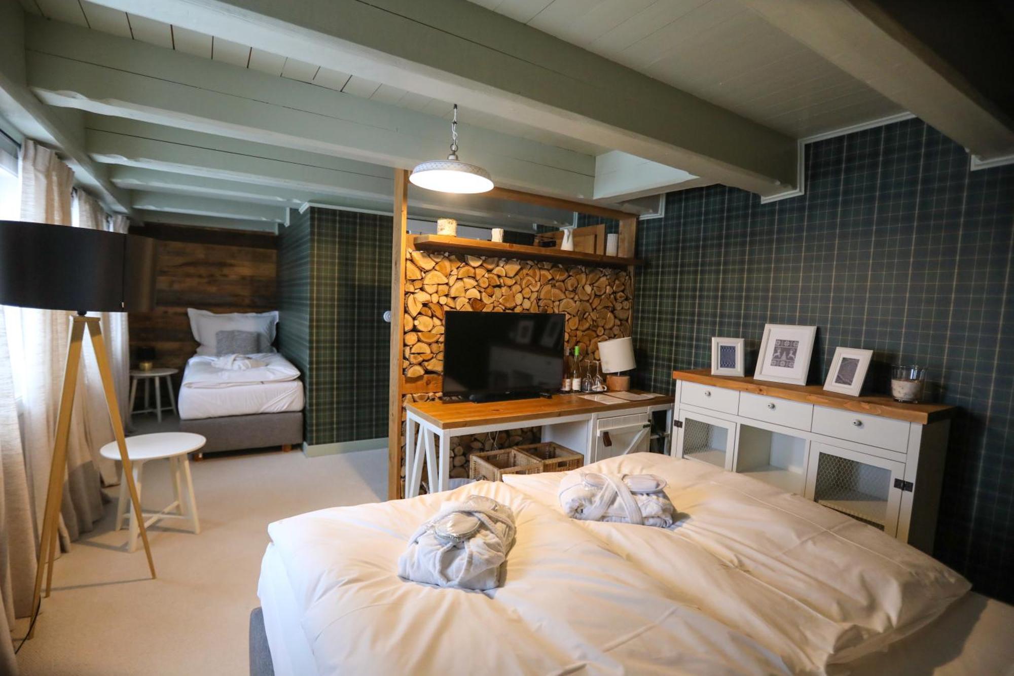 Hotel Bouda Helena ペツ・ポト・スニェシュコウ エクステリア 写真